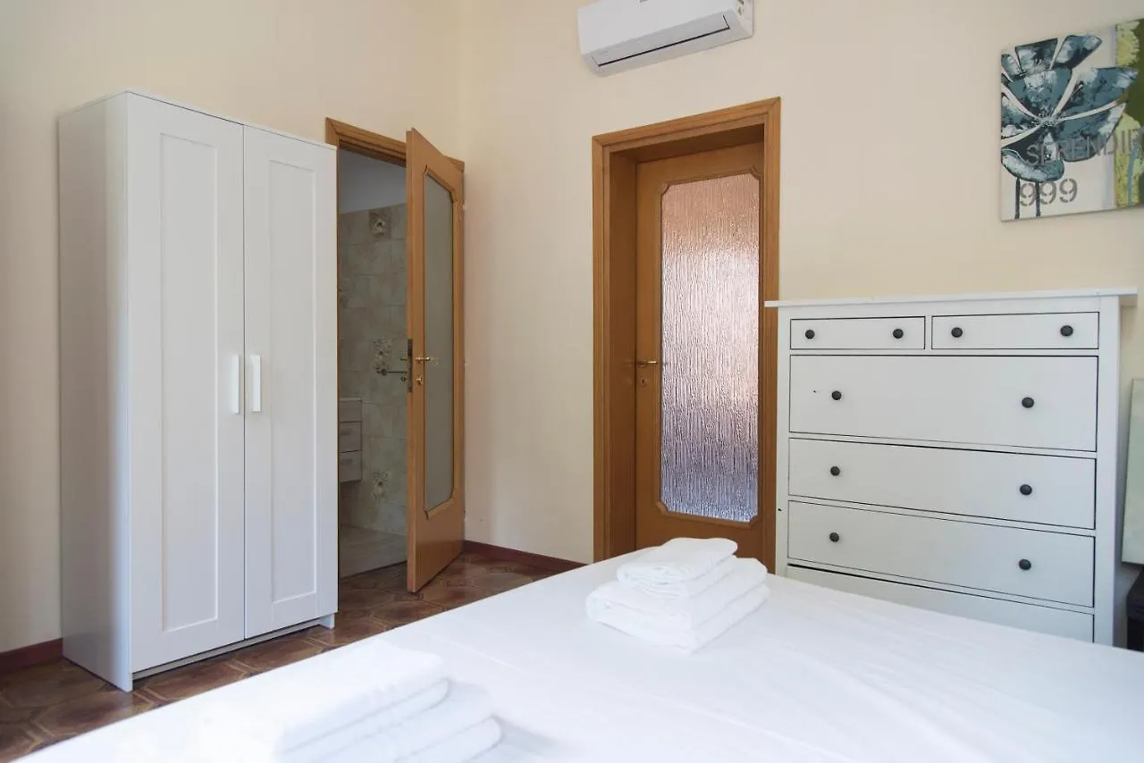 Apartment Youhosty - Marche 31 A Milan